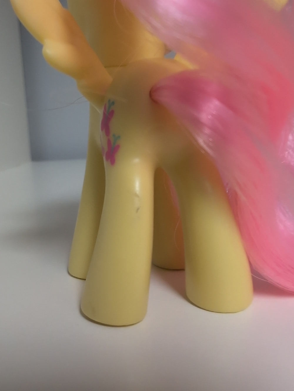 My Little Pony Fluttershy Droopy Eyes G4 Collectible Figure Pink Brushable Hair - Picture 5 of 8